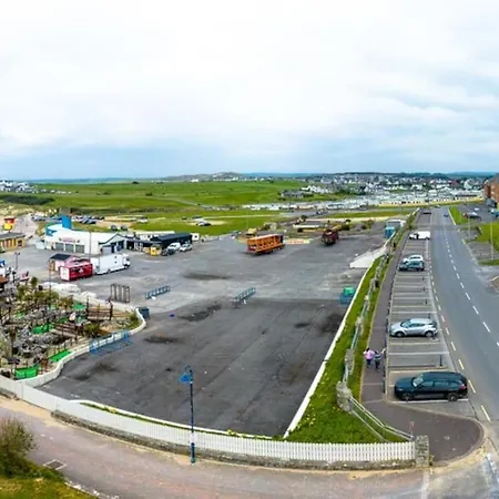 Apartment Luxury 2-bedroom Overlooking The With Private Balcony *