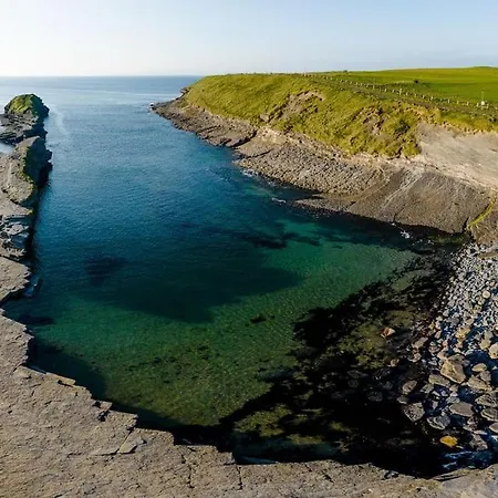 Luxury 2-bedroom Overlooking The With Private Balcony Apartment *