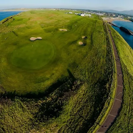 Luxury 2-bedroom Overlooking The With Private Balcony Apartment