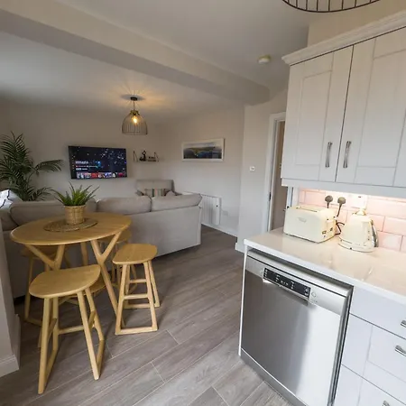 Luxury 2-bedroom Overlooking The With Private Balcony * Bundoran