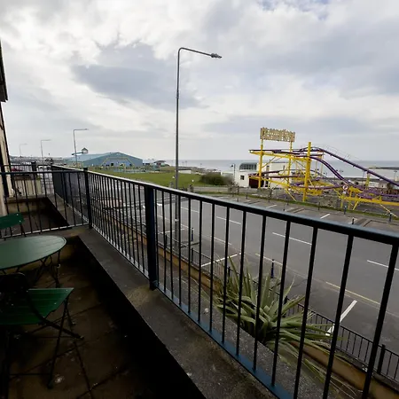 Luxury 2-bedroom Overlooking The With Private Balcony Διαμέρισμα