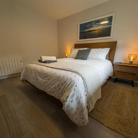 Luxury 2-bedroom Overlooking The With Private Balcony * Bundoran