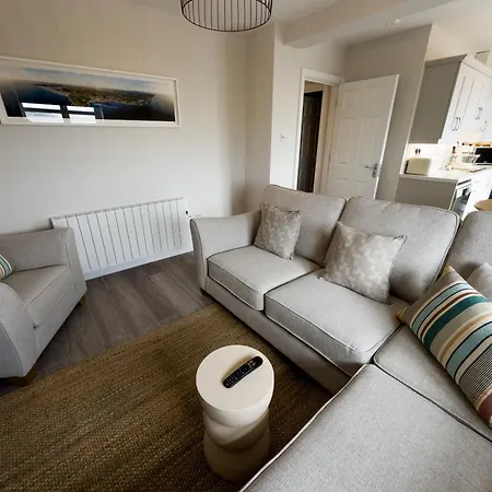 Apartment Luxury 2-bedroom Overlooking The With Private Balcony