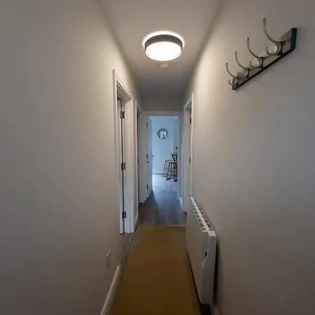 Luxury 2-bedroom Overlooking The With Private Balcony *