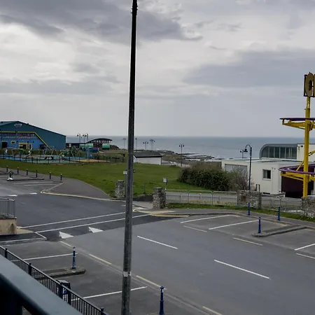 Luxury 2-bedroom Overlooking The With Private Balcony Apartment