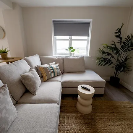 Luxury 2-bedroom Overlooking The With Private Balcony *