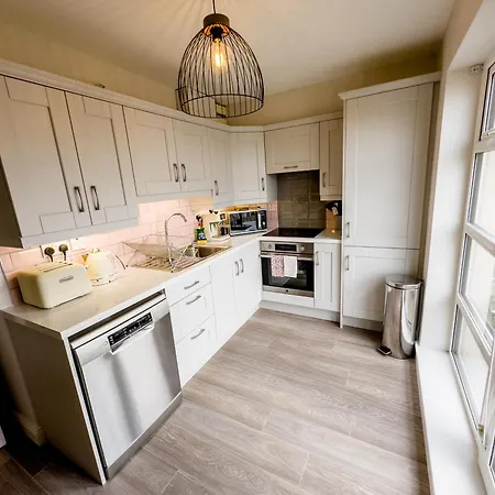 Luxury 2-bedroom Overlooking The With Private Balcony Apartment