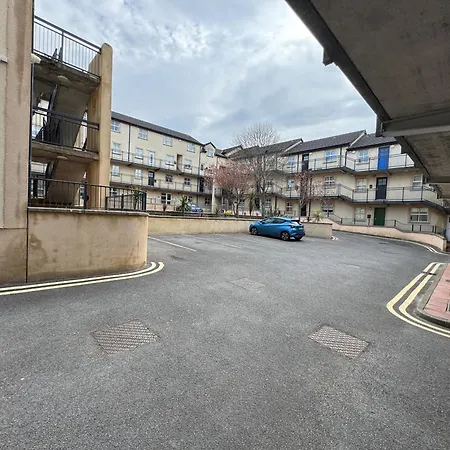 Apartment Luxury 2-bedroom Overlooking The With Private Balcony *