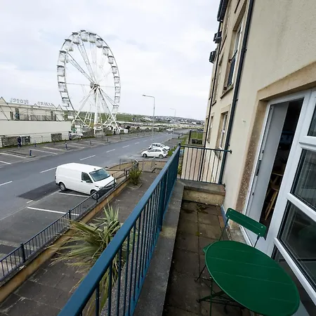 Luxury 2-bedroom Overlooking The With Private Balcony