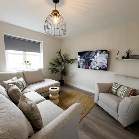 Luxury 2-bedroom Overlooking The With Private Balcony