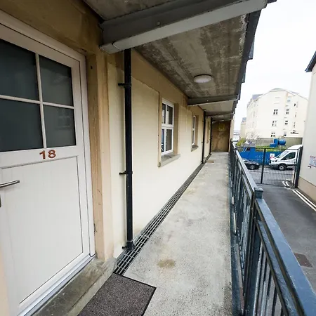 Luxury 2-bedroom Overlooking The With Private Balcony Apartment *