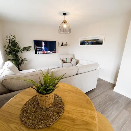 Apartment Luxury 2-bedroom Overlooking The With Private Balcony *