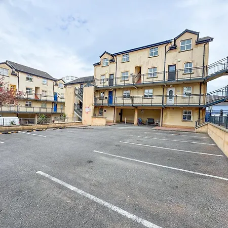 Luxury 2-bedroom Overlooking The With Private Balcony