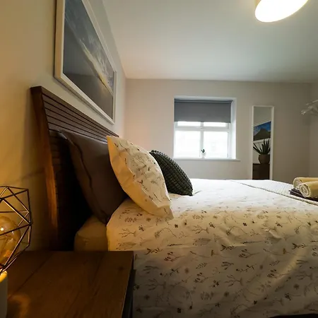 Luxury 2-bedroom Overlooking The With Private Balcony