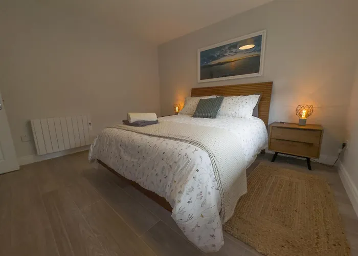 Luxury 2-bedroom Overlooking The With Private Balcony