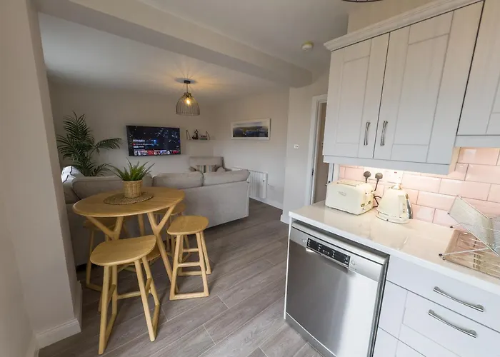 Luxury 2-bedroom Overlooking The With Private Balcony * Bundoran