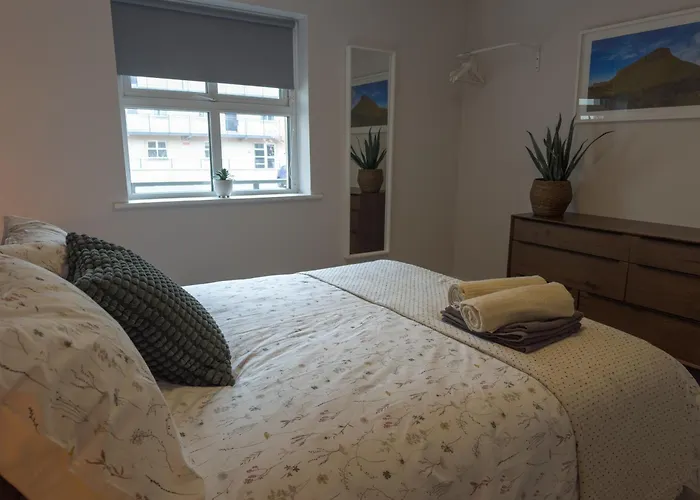 アパート Luxury 2-bedroom Overlooking The With Private Balcony