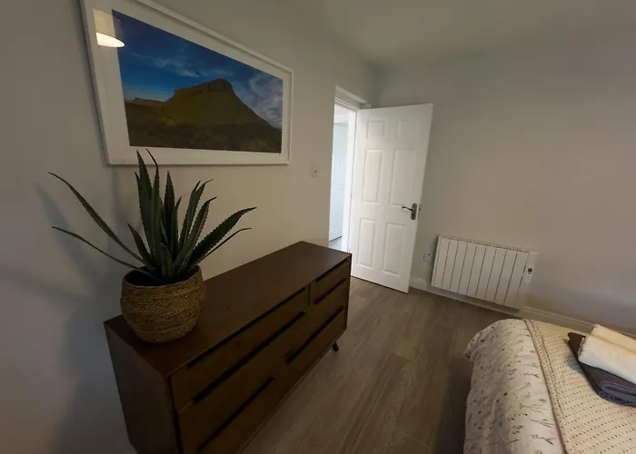 Luxury 2-bedroom Overlooking The With Private Balcony