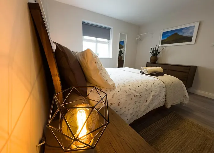 Luxury 2-bedroom Overlooking The With Private Balcony アパート