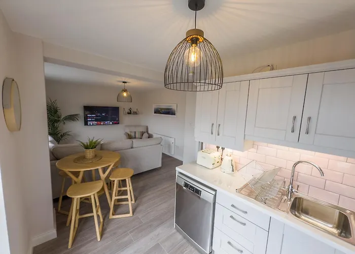 Luxury 2-bedroom Overlooking The With Private Balcony