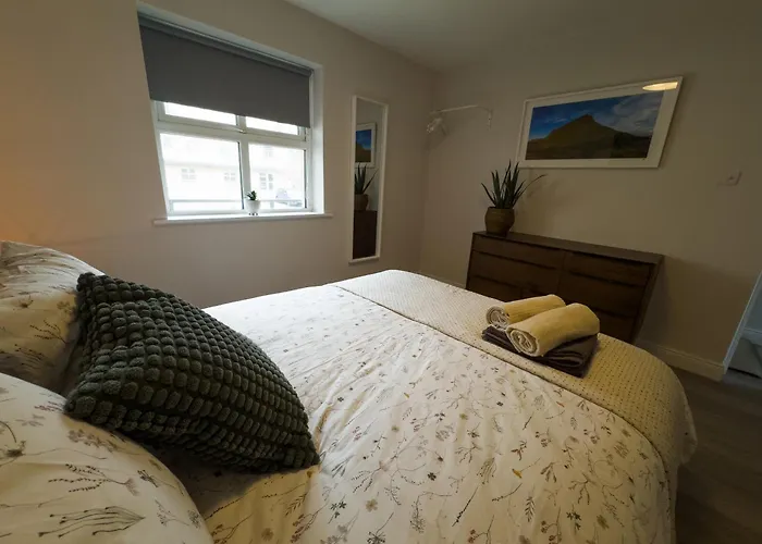 Luxury 2-bedroom Overlooking The With Private Balcony Apartmán