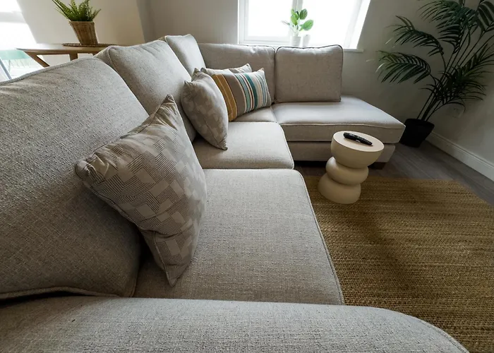 Apartamento Luxury 2-bedroom Overlooking The With Private Balcony *