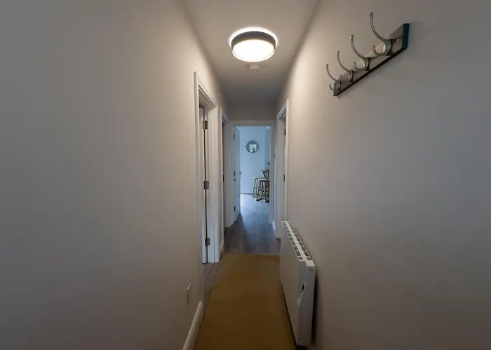 Luxury 2-bedroom Overlooking The With Private Balcony *