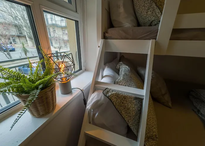 Luxury 2-bedroom Overlooking The With Private Balcony バンドラン