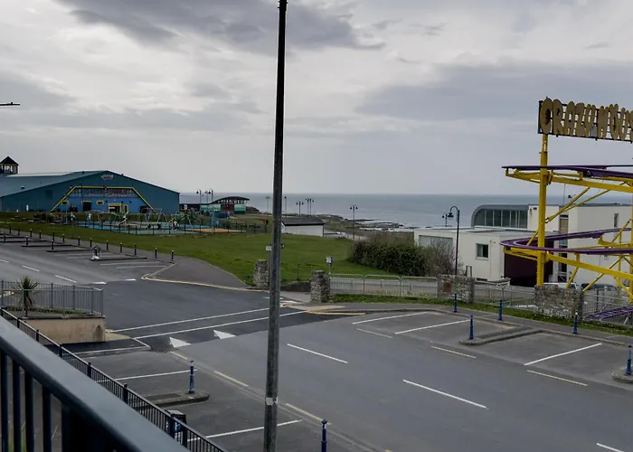 Luxury 2-bedroom Overlooking The With Private Balcony Apartmán