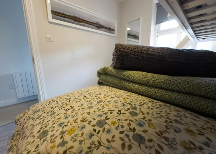 Luxury 2-bedroom Overlooking The With Private Balcony バンドラン