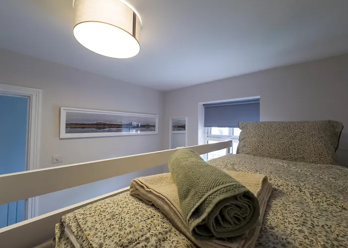 アパート Luxury 2-bedroom Overlooking The With Private Balcony