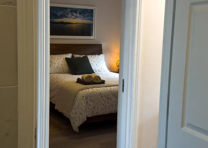 Luxury 2-bedroom Overlooking The With Private Balcony *