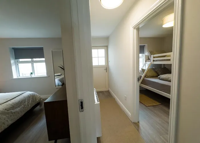 Luxury 2-bedroom Overlooking The With Private Balcony バンドラン