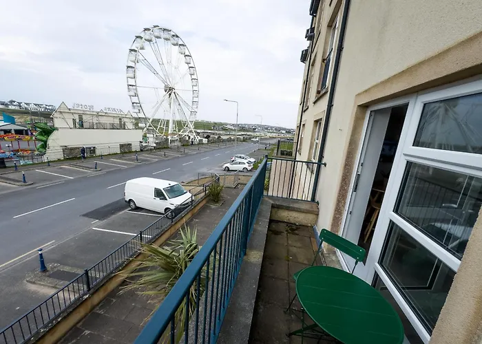 Luxury 2-bedroom Overlooking The With Private Balcony