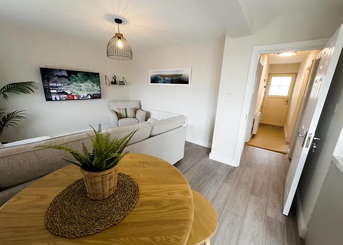 Luxury 2-bedroom Overlooking The With Private Balcony *