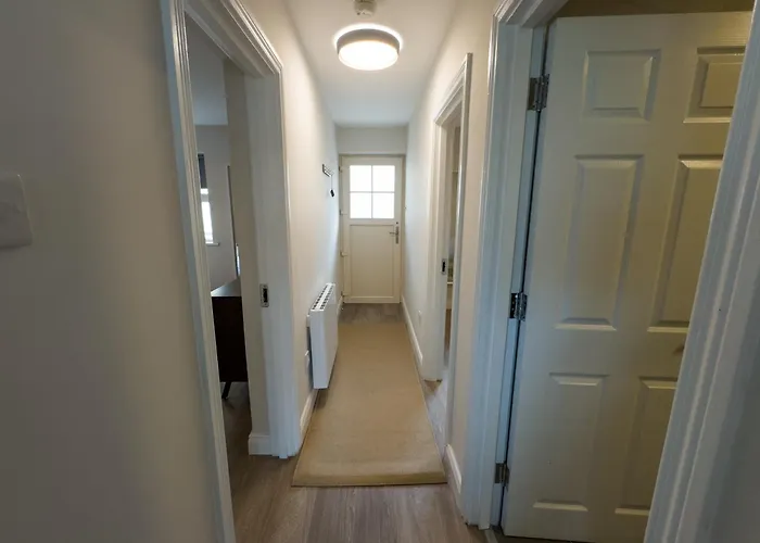 Luxury 2-bedroom Overlooking The With Private Balcony * バンドラン