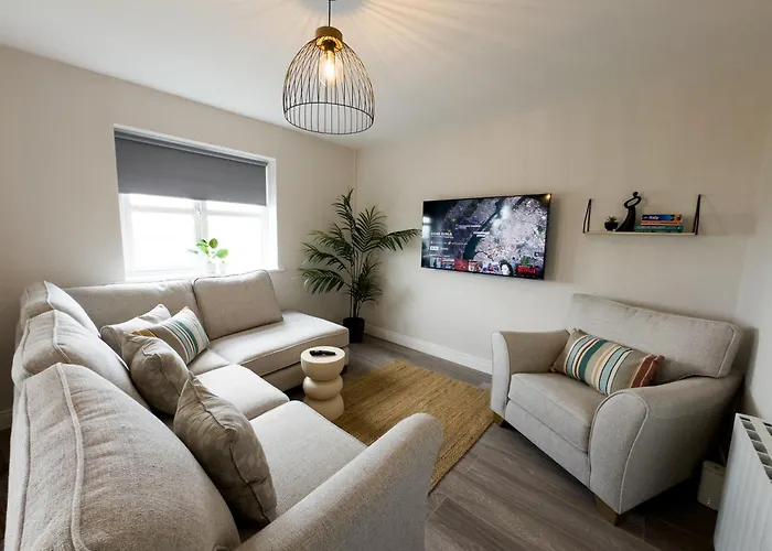 Luxury 2-bedroom Overlooking The With Private Balcony