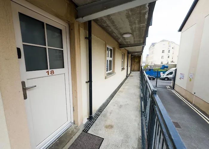 Luxury 2-bedroom Overlooking The With Private Balcony Apartmán *