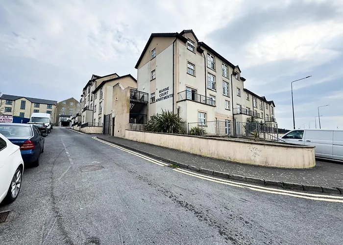 Luxury 2-bedroom Overlooking The With Private Balcony *