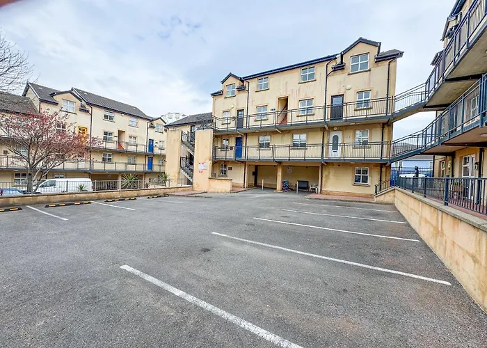 Luxury 2-bedroom Overlooking The With Private Balcony