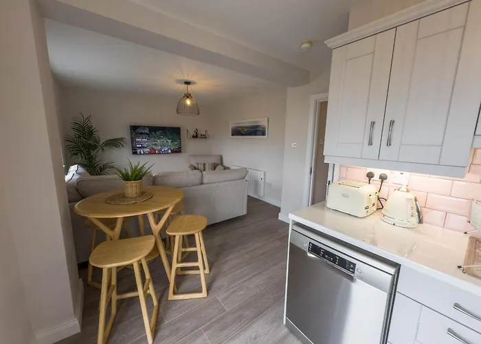 アパート Luxury 2-bedroom Overlooking The With Private Balcony *